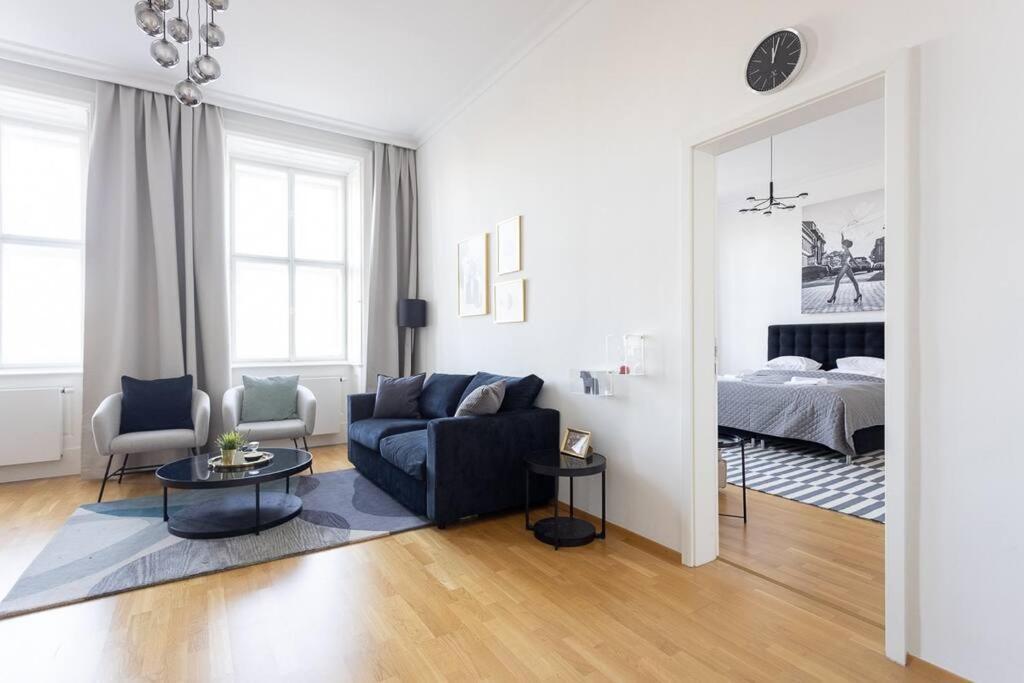 Franz 24 - Typical Viennese Apartment In The Heart Of Bécs Kültér fotó